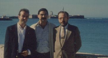 Con Antonio Martn, autor de la msica, y Leonardo Calle, director del Coro de la Via, en la Caleta gaditana
