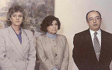 Manuel del Valle, como presidente de la Fundacin El Monte, con Soledad Becerril y la pintora Carmen Laffn